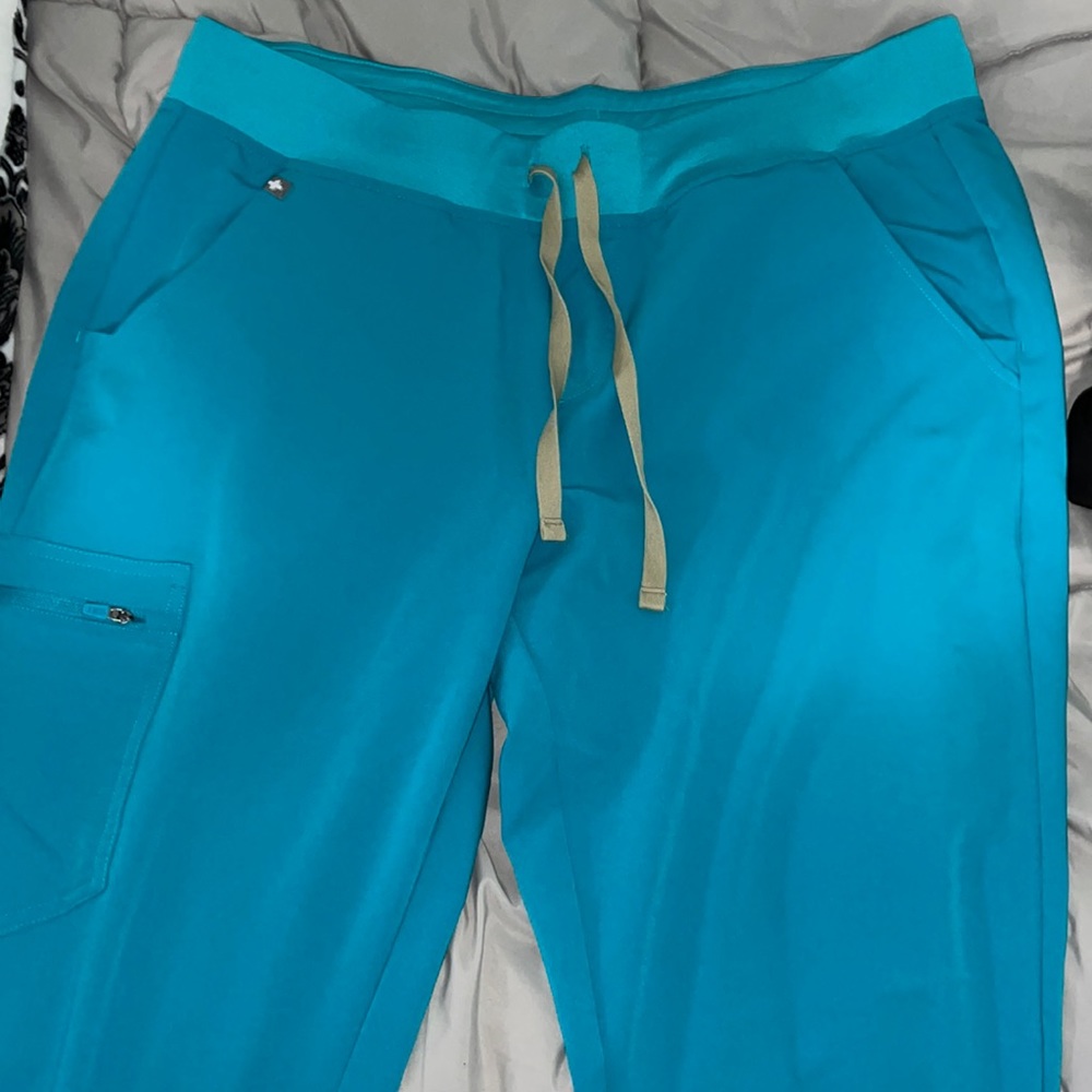 Figs Zamora teal blue set! 🤍